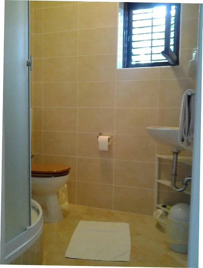 Slavica Bunic,Appartements Am Meer Supetarska Draga 0*,  Croatia