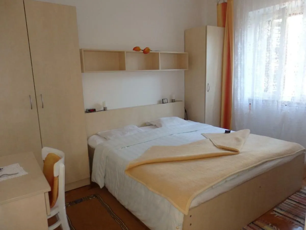 Slavica Bunic,Appartements Am Meer Supetarska Draga 0*,  Croatia