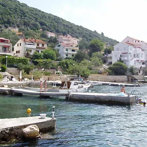  Apartment House Niva